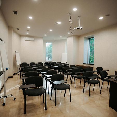Grand Mildom Hotel Almaty Esterno foto